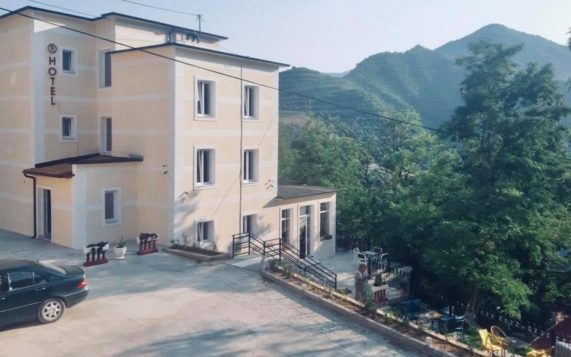 R Hotel Corovode Luaran gambar