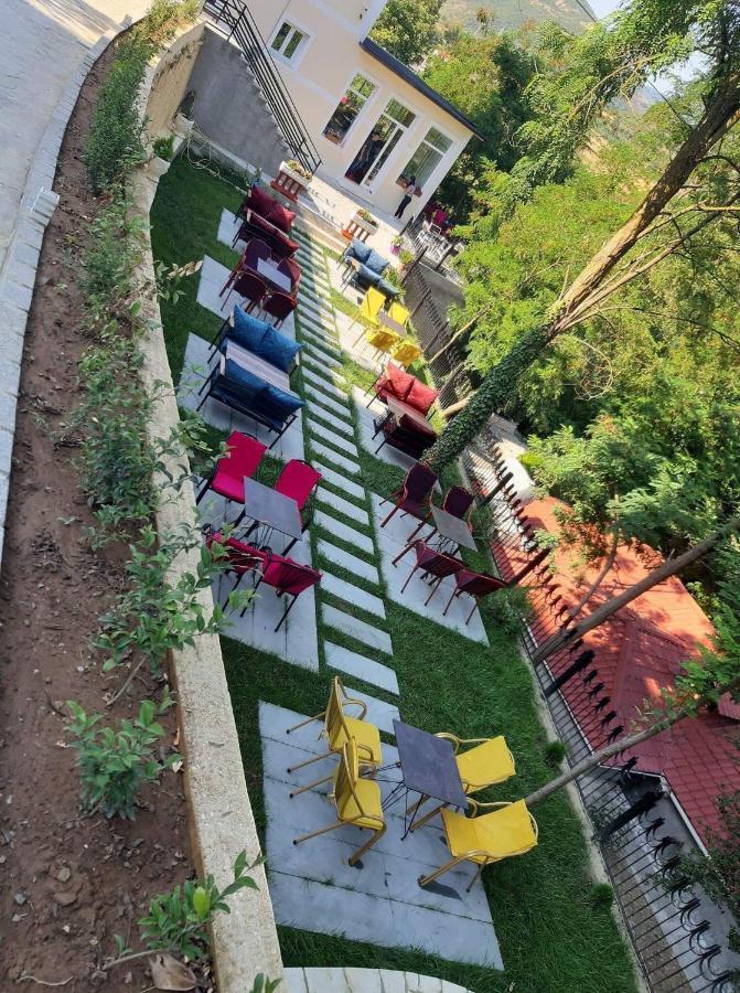 R Hotel Corovode Luaran gambar