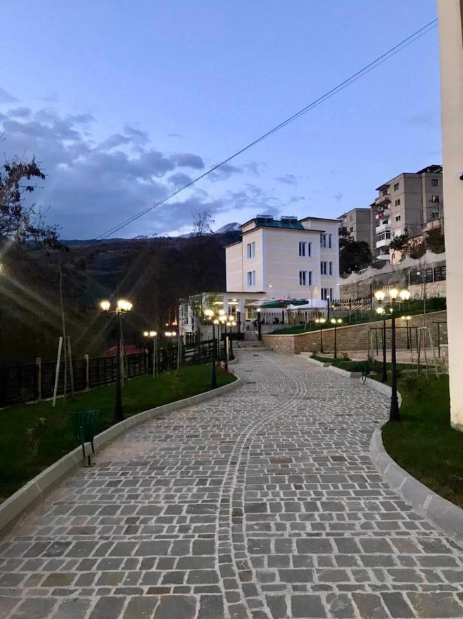 R Hotel Corovode Luaran gambar