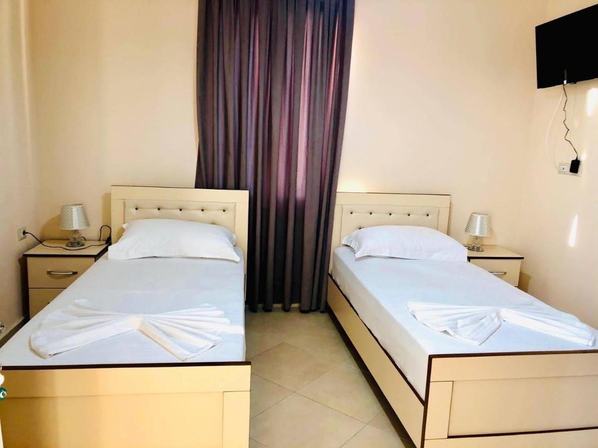R Hotel Corovode Luaran gambar