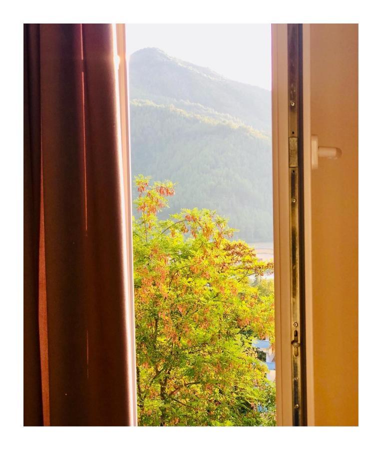 R Hotel Corovode Luaran gambar