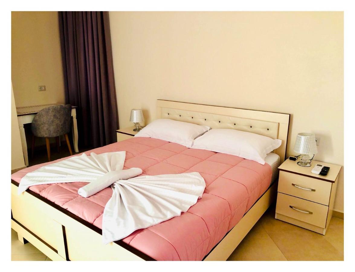 R Hotel Corovode Luaran gambar