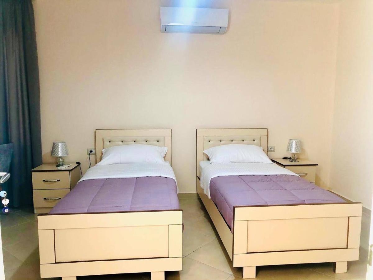 R Hotel Corovode Luaran gambar