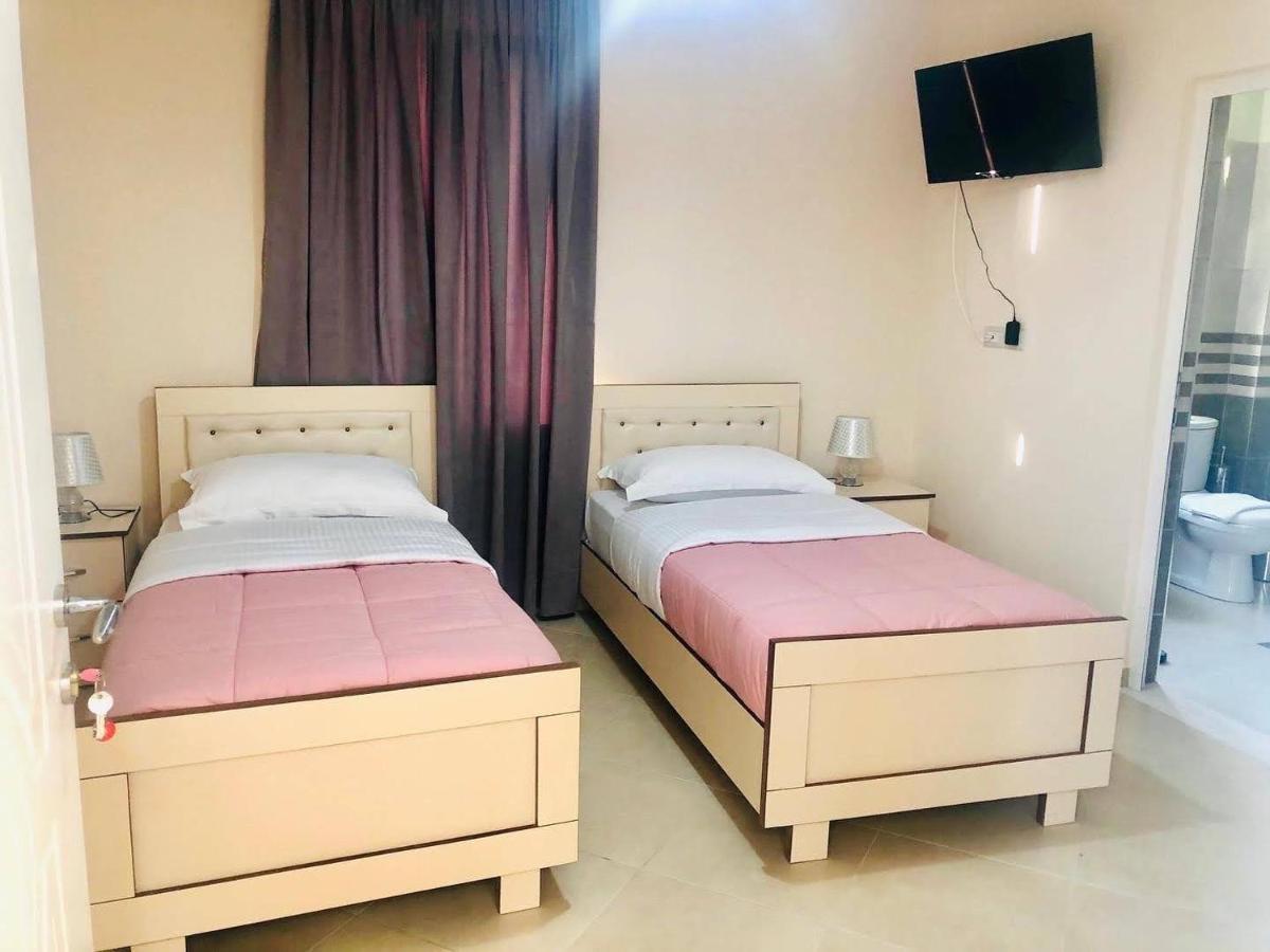 R Hotel Corovode Luaran gambar