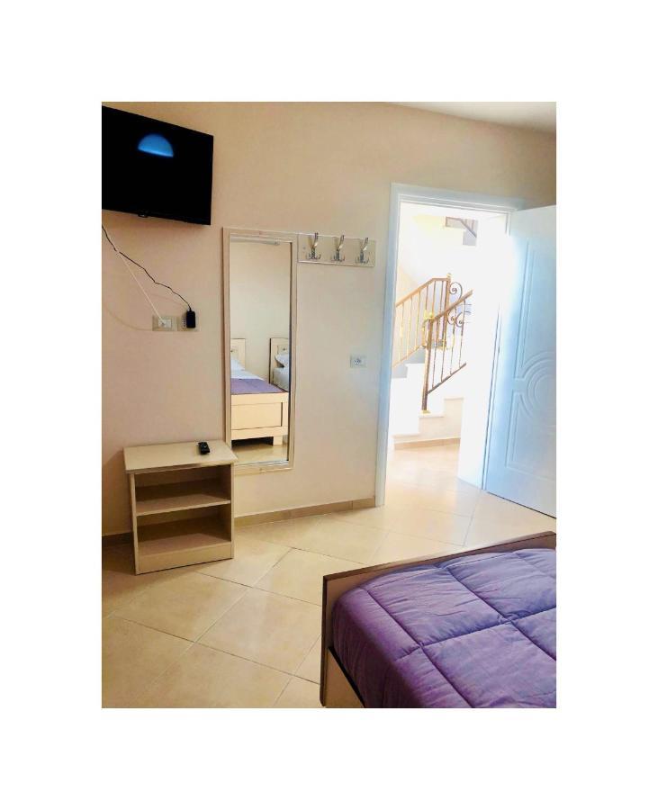 R Hotel Corovode Luaran gambar