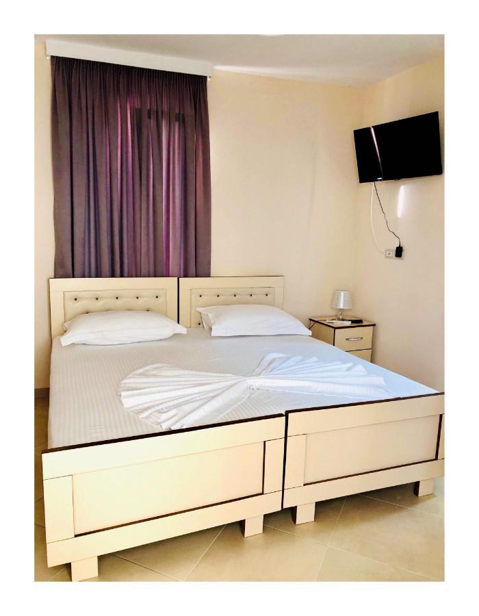 R Hotel Corovode Luaran gambar