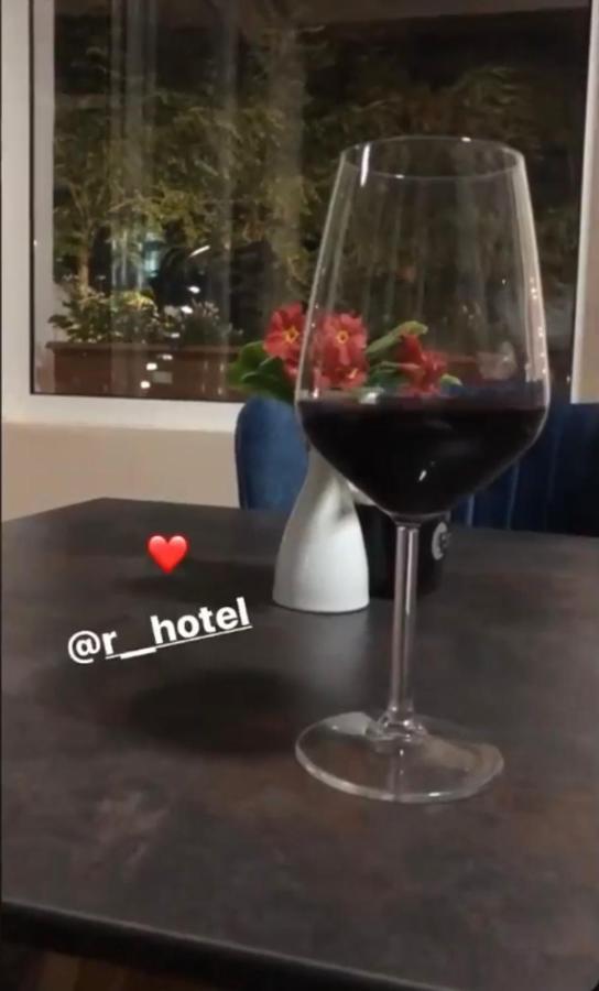 R Hotel Corovode Luaran gambar