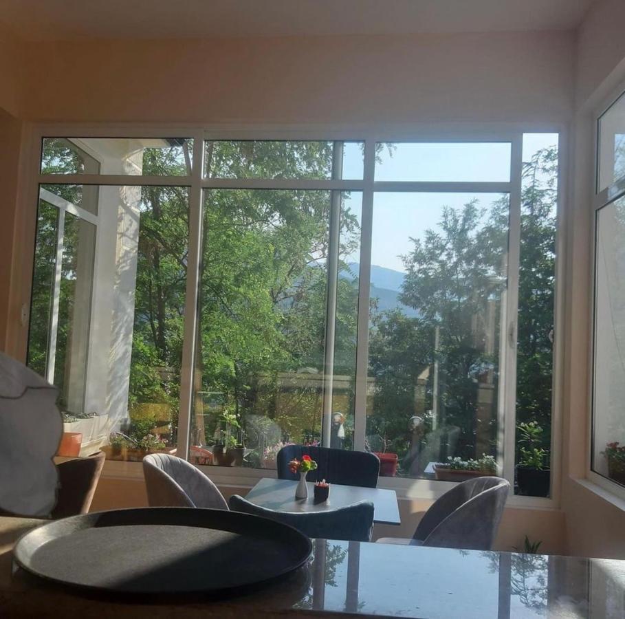 R Hotel Corovode Luaran gambar