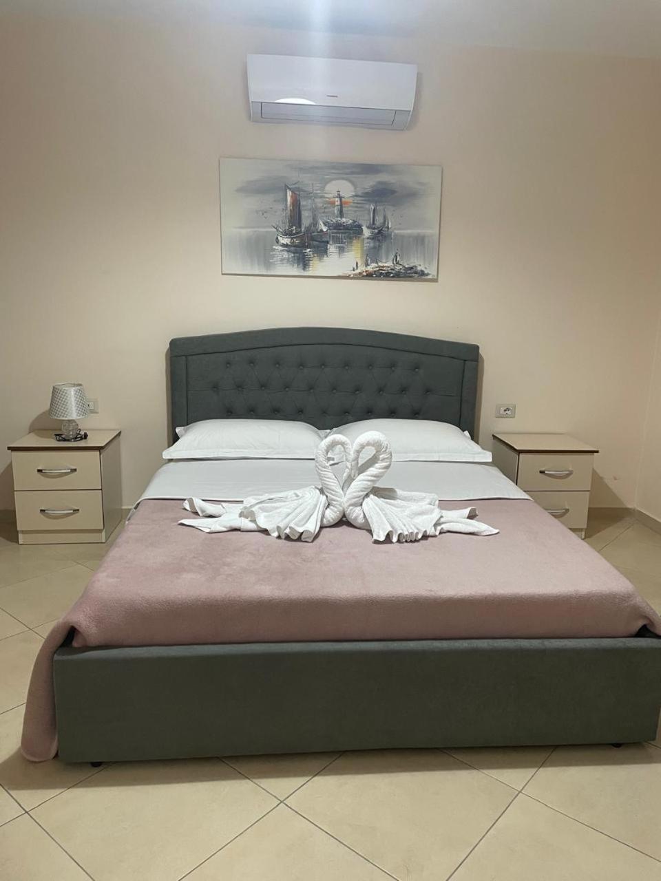 R Hotel Corovode Luaran gambar