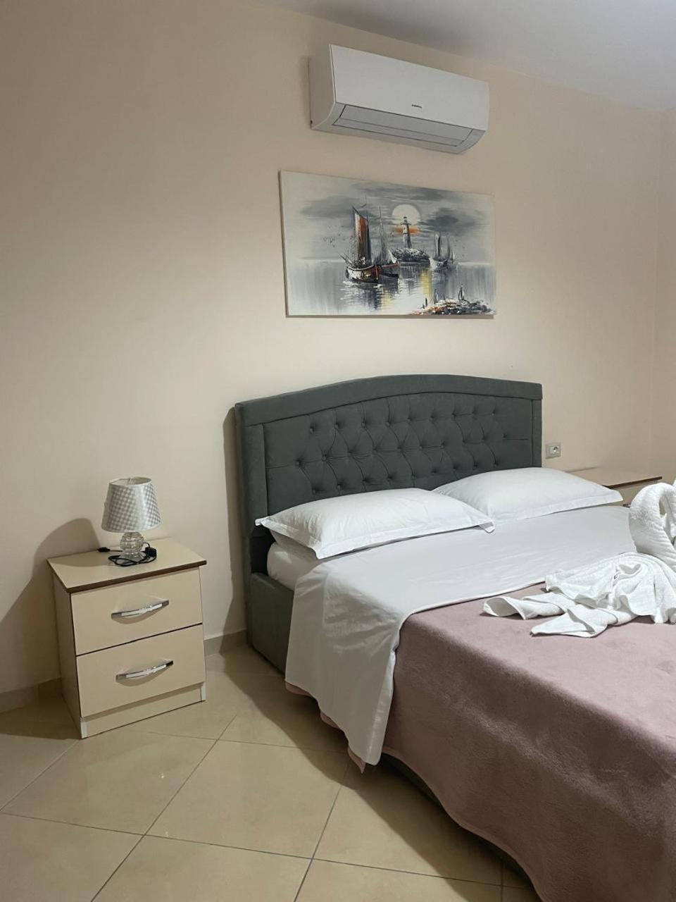 R Hotel Corovode Luaran gambar