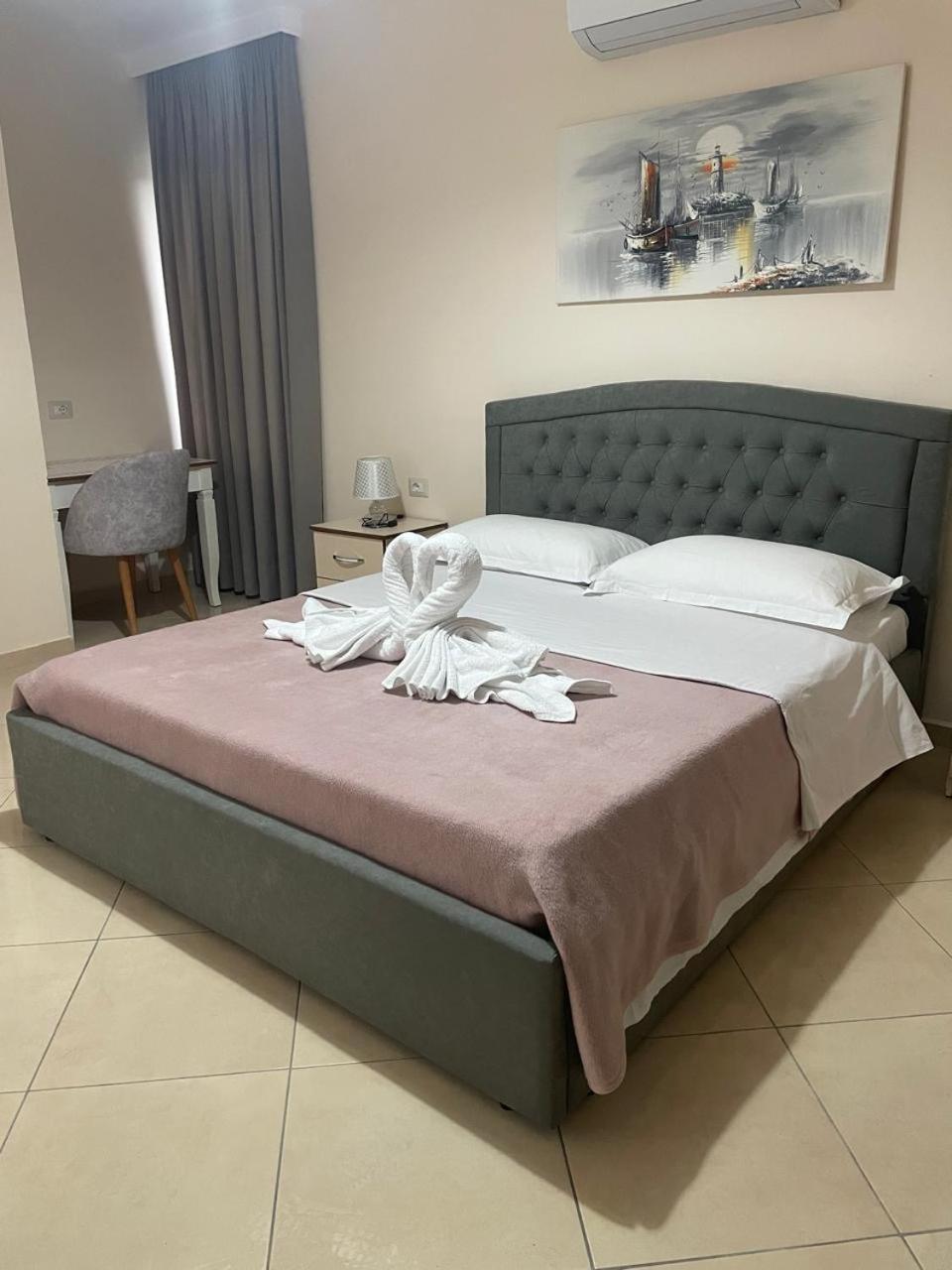 R Hotel Corovode Luaran gambar