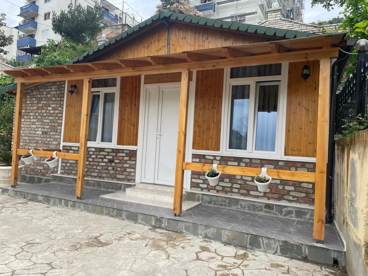 R Hotel Corovode Luaran gambar