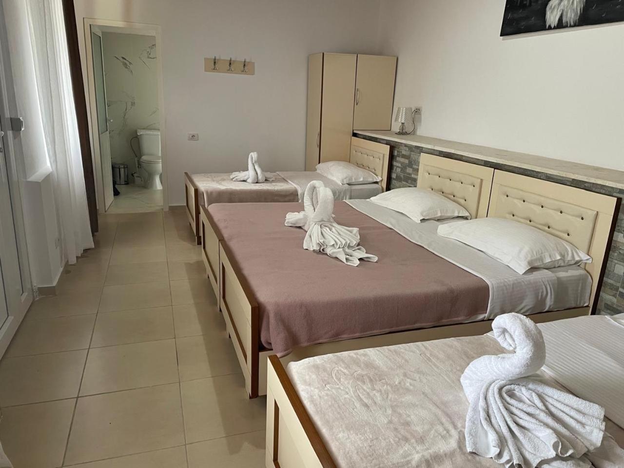 R Hotel Corovode Luaran gambar